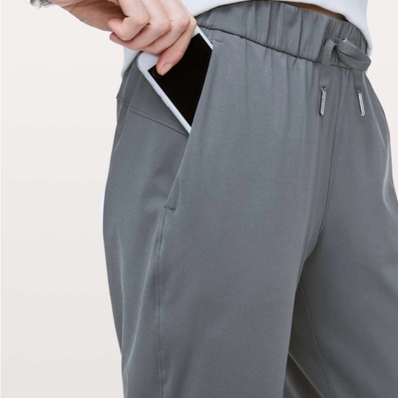 Lululemon sz 8 On The Fly Pant *28" Melanite Grey like new condition. - Picture 9 of 11